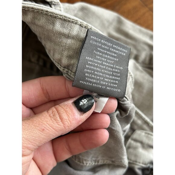 Torrid Size 24 Boyfriend Vintage Stretch Mid-Rise 5 Inch Jean Shorts Smokestack - Picture 7 of 8